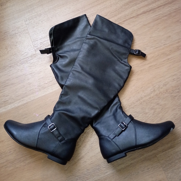 Journee Collection Shoes - Black Leather Shoes